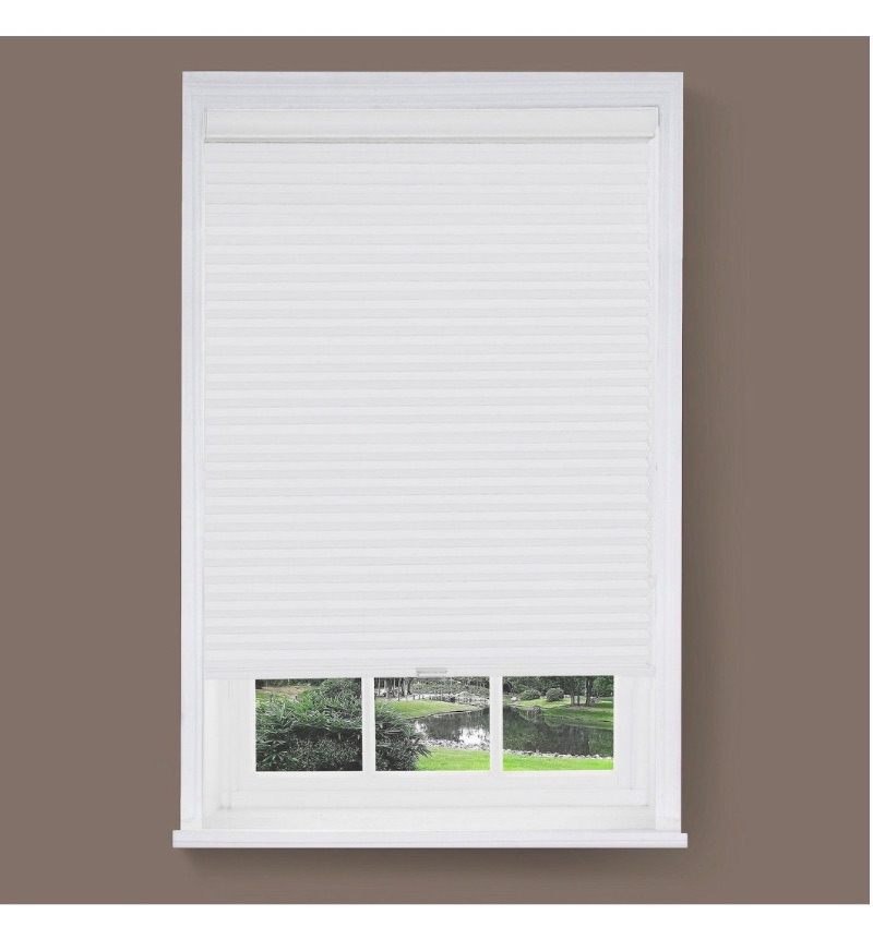 Mainstays 9/16" Cordless Room Darkening Cellular Shades sold price at auction in Canada
