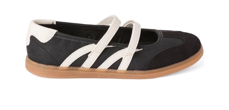No Boundaries Women's Sneaker Flats sold price at auction in Canada