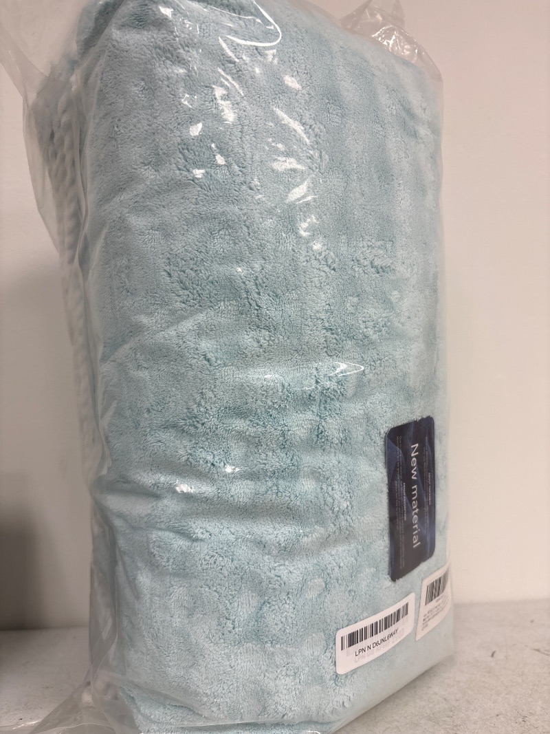 REDKISS 8-Piece Soft Bath Towel Sets sold price at auction in Canada